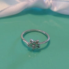 Load image into Gallery viewer, Sterling Silver Star Flower Ring 925, size 6.5
